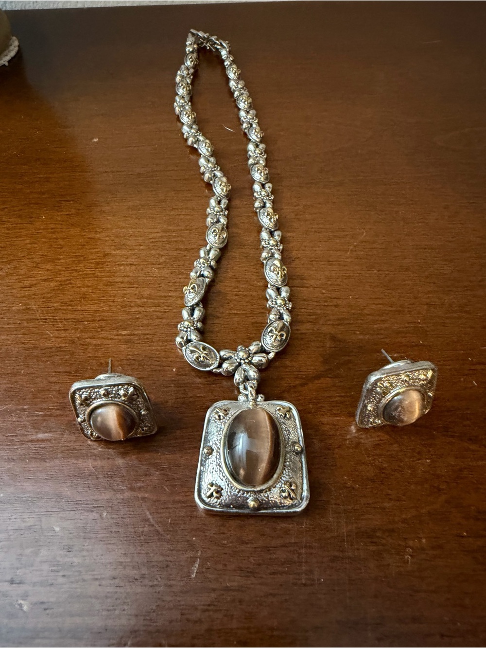 Antique-Style Silver Tone Brown Cabochon Pendant Necklace and Earrings Set